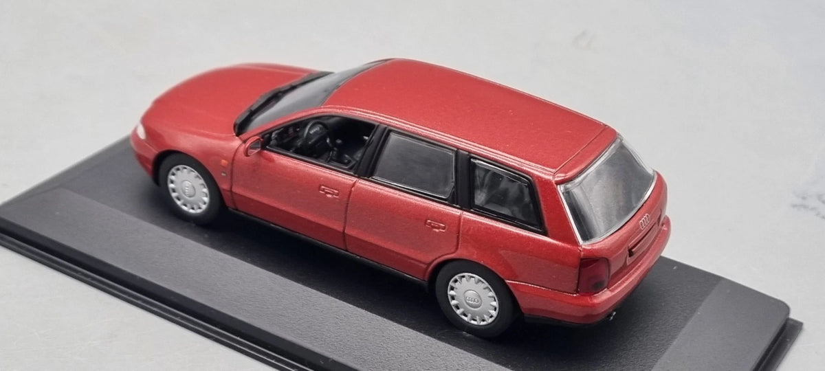 Modellautos 1:43 Minichamps Audi A4 Avant 1995 rot metallic OVP