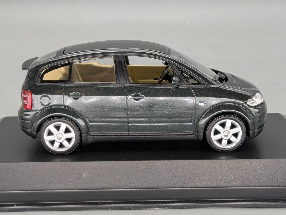 Modellautos 1:43 Minichamps Audi A2 Grau Metallic mit Dealer OVP