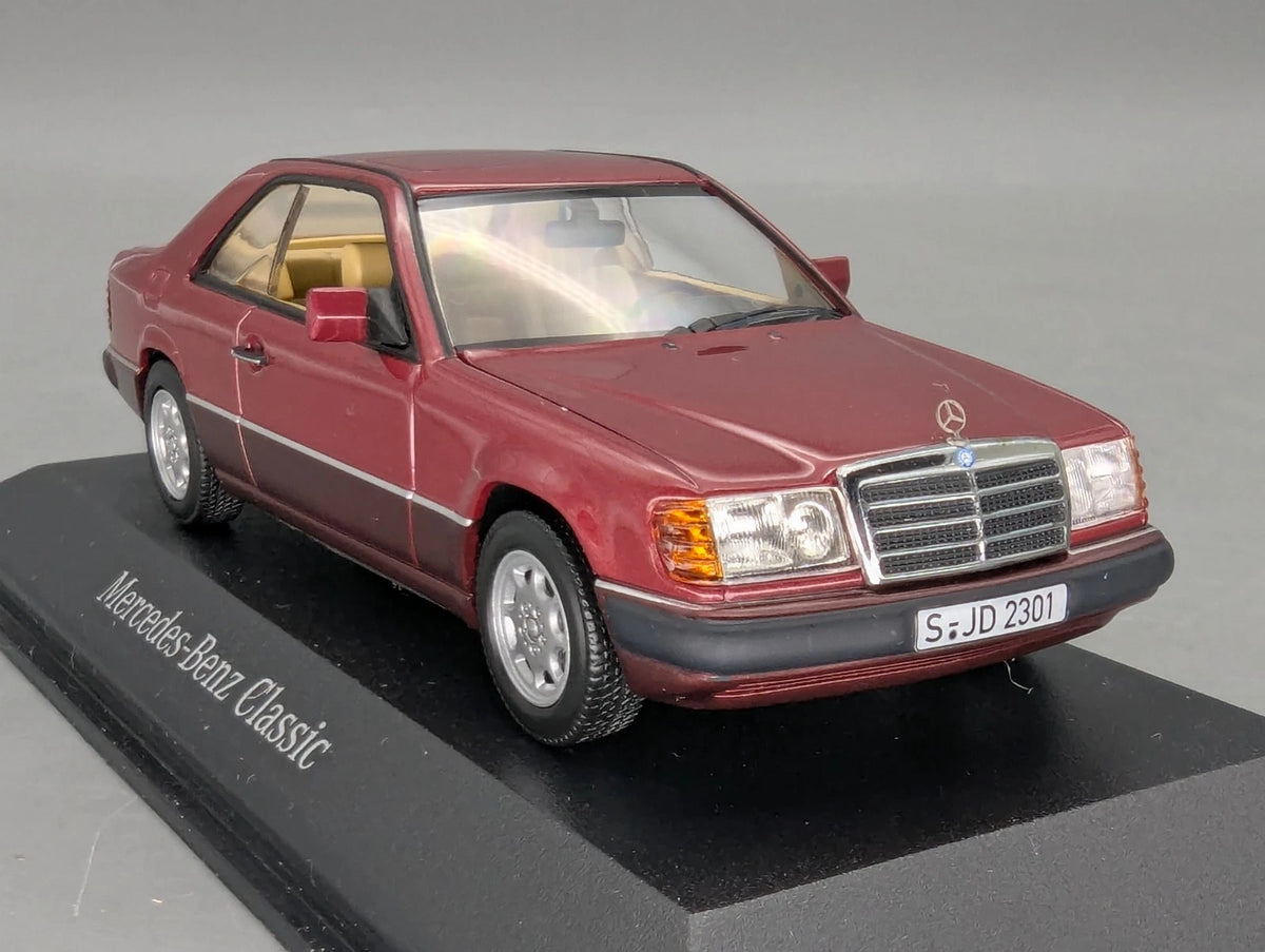 Modellautos 1:43 Minichamps Mercedes Benz 300 CE Coupe Almandin-Rot Dealer OVP