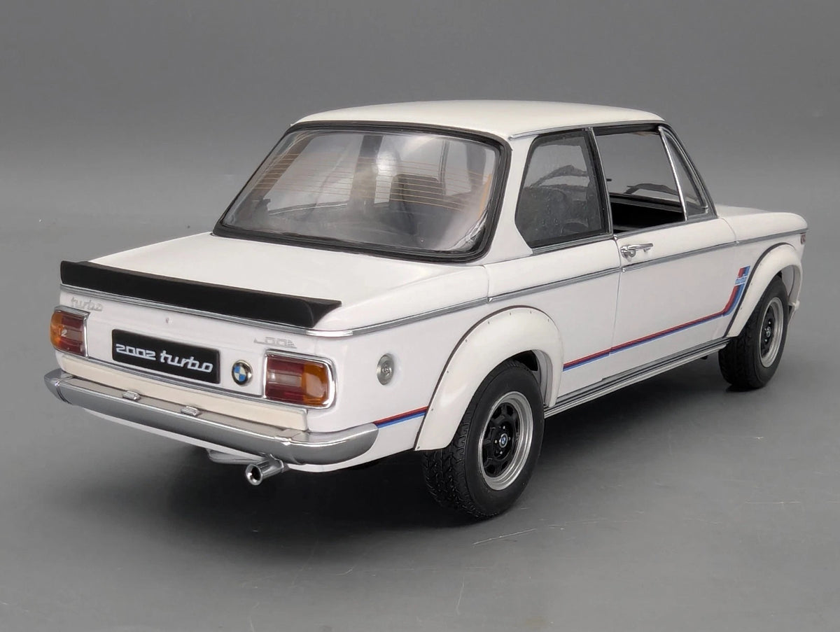 Modellautos 1:18 AUTOart Millenium 70501 BMW 2002 Turbo White mit OVP