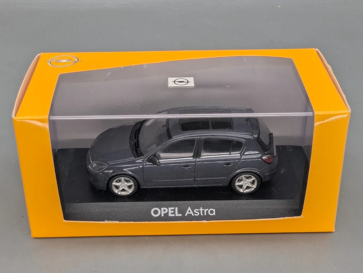 Modellautos 1:43 Minichamps Opel Astra Blau Grau Metallic mit Dealer OVP