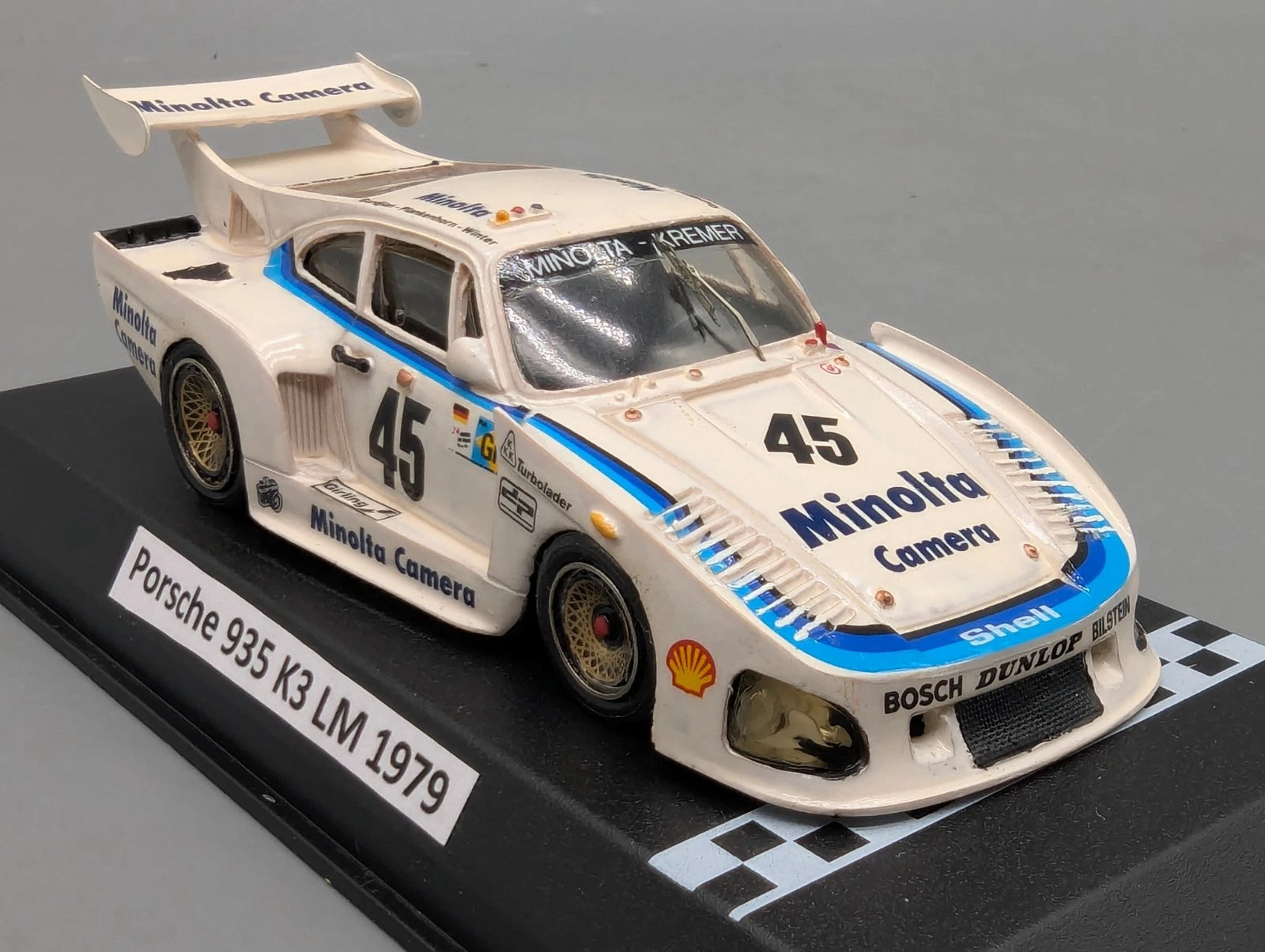 Modellautos 1:43 Starter Kremer Porsche 935 K3 24h Le Mans 1979 #45 Vitrine
