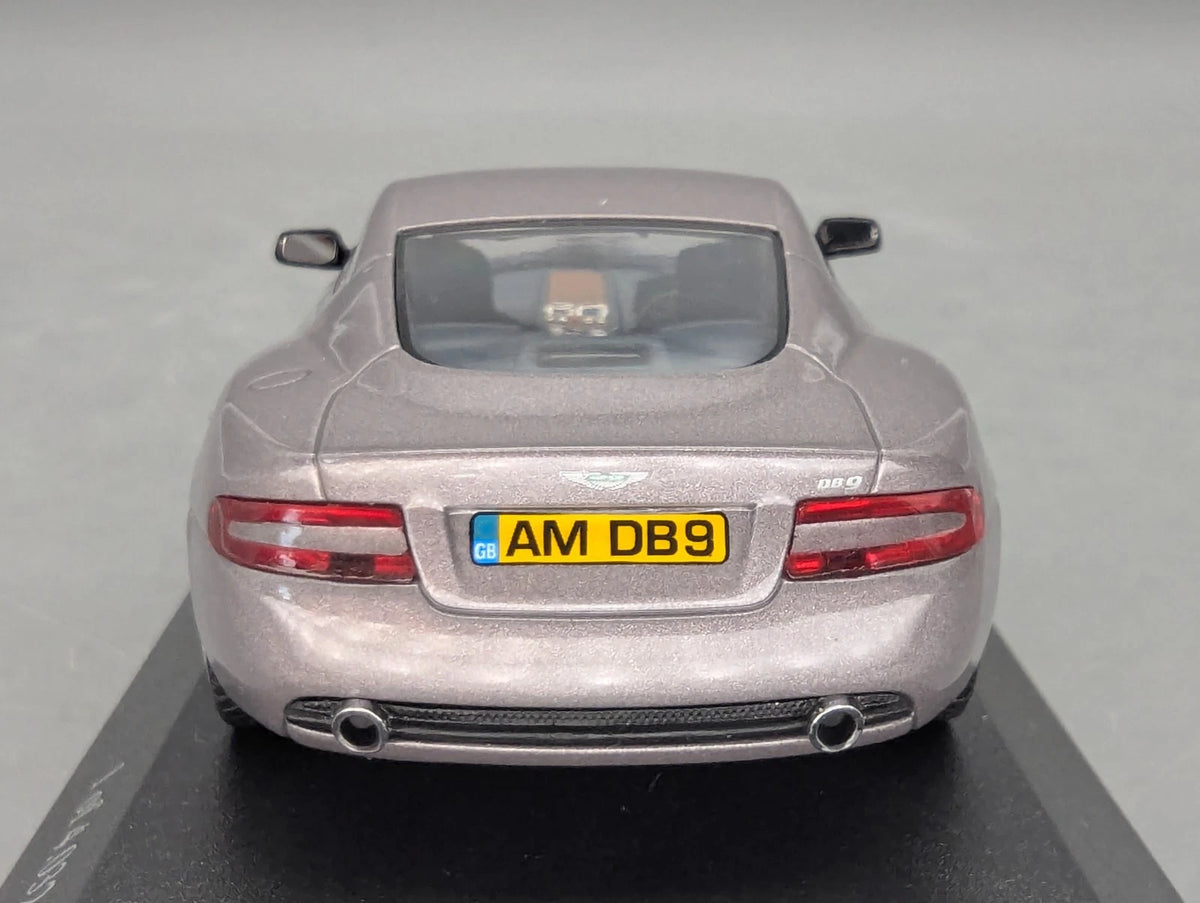Modellautos 1:43 Minichamps Aston Martin DB9 2003 Oyster Silber mit OVP