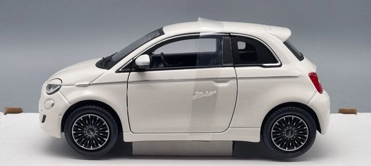 Modellautos 1:24 Bburago Fiat 500e weiß 2023 OVP