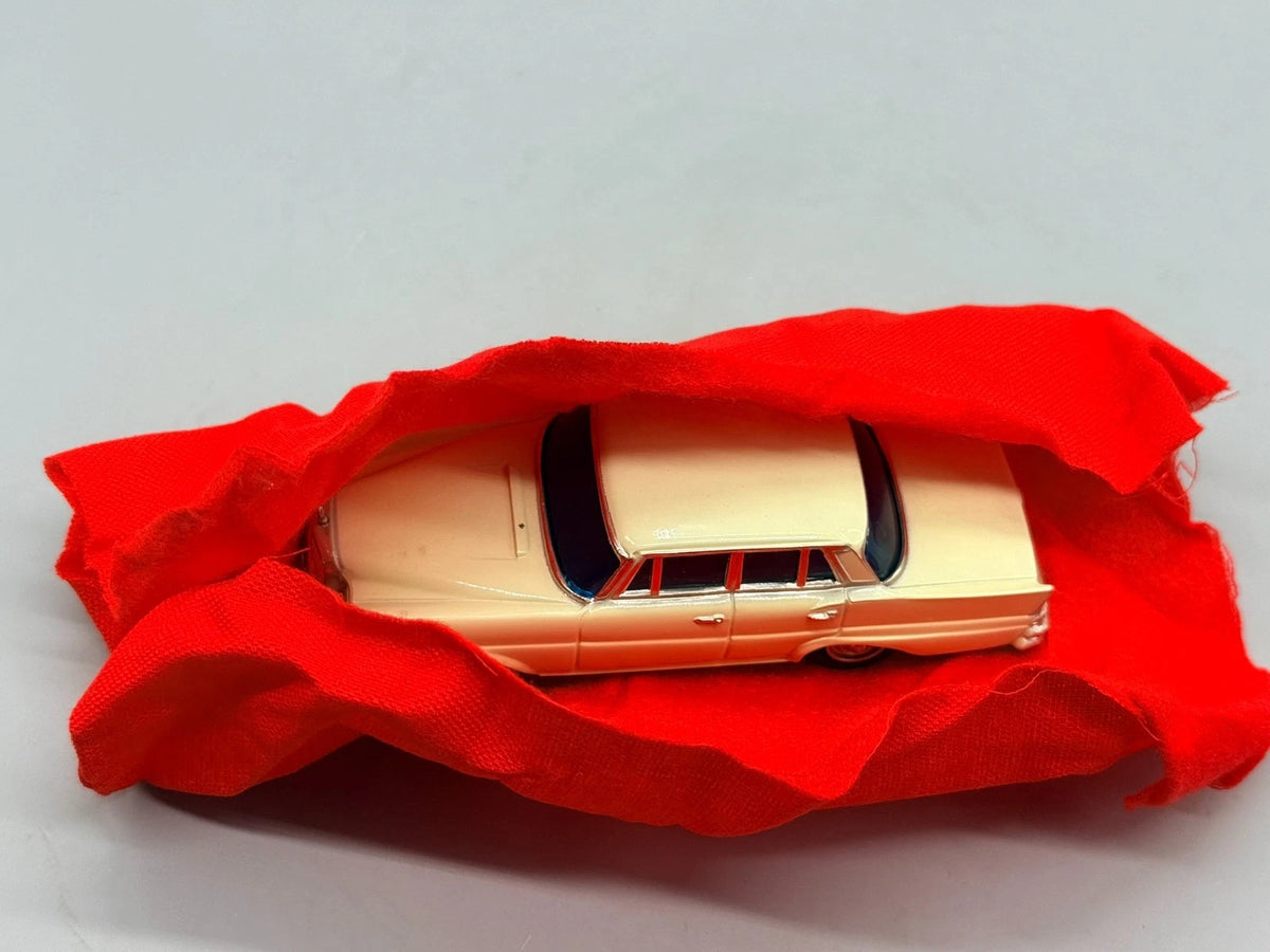 Modellautos 1:43 KK Sakura No A-2 Mercedes Benz W111 mit OVP