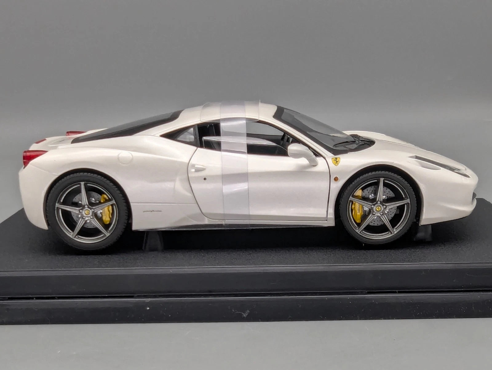Modellautos 1:18 Hot Wheels Elite Ferrari 458 Italia Fernando Alonso mit OVP