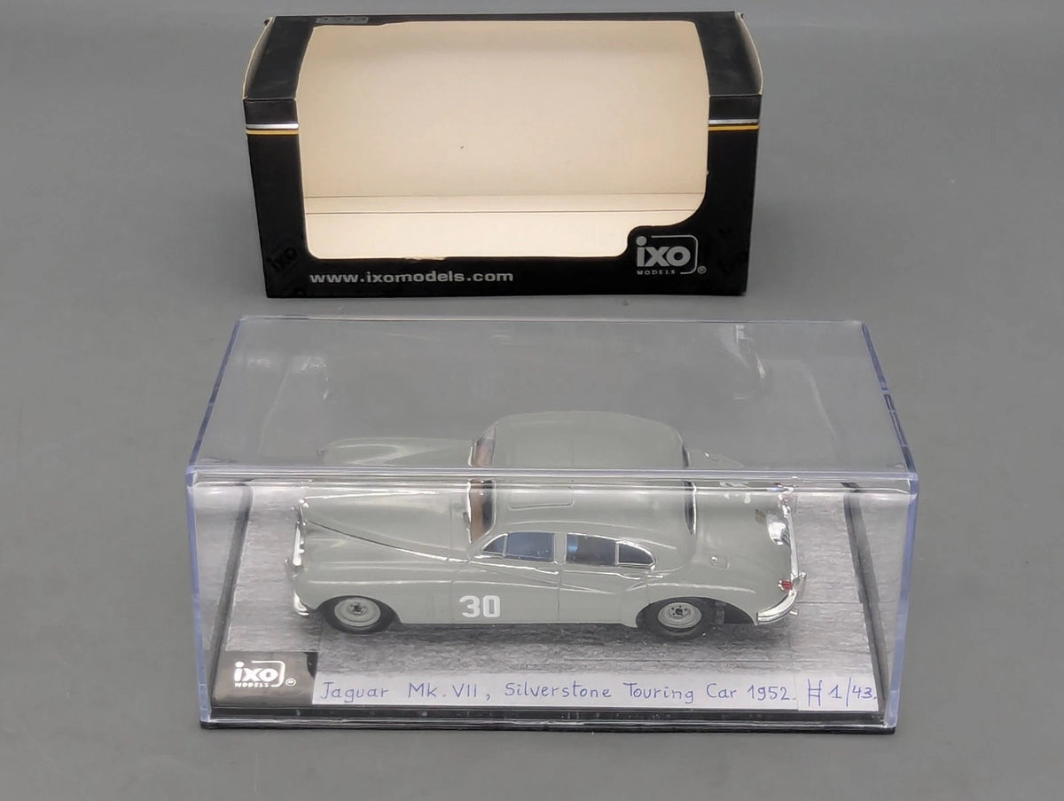 Modellautos 1:43 IXO Jaguar MK VII WINNER Silverstone 1952 #30 St. Moss OVP