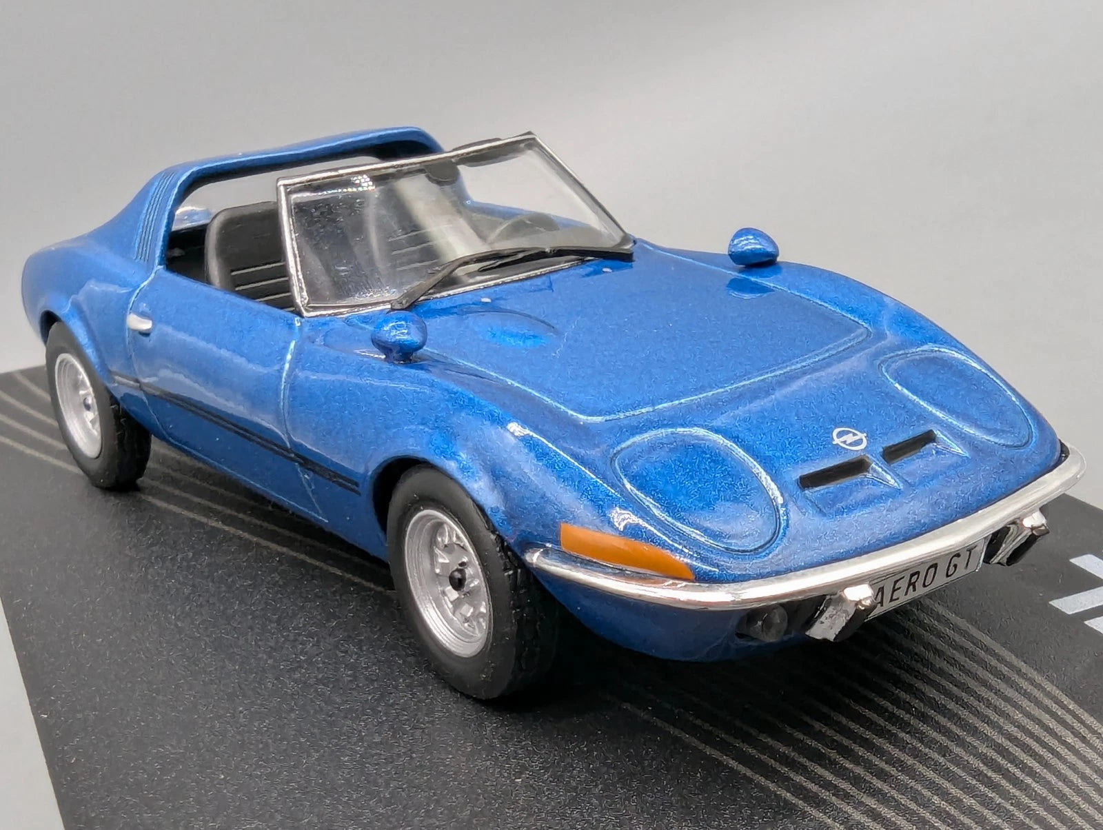 Modellautos 1:43 Ixo für Eaglemoss Opel Collection Opel Aero GT 1969 mit Vitrine