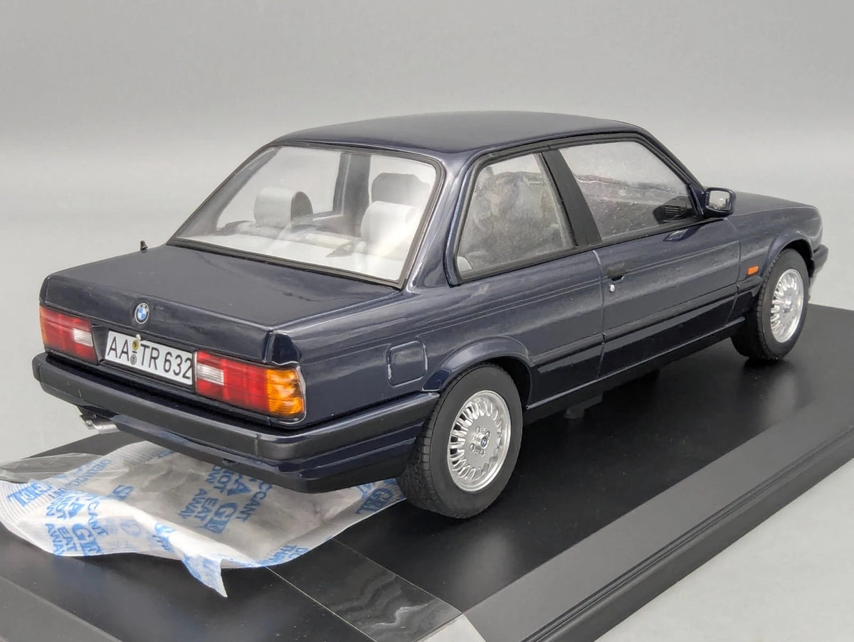 Modellautos 1:18 Norev BMW 325i 1988 Blue MetallicOVP
