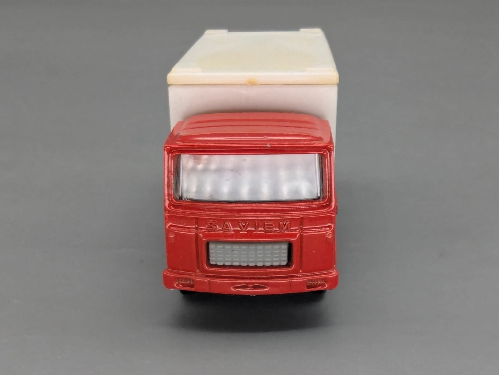 Modellautos 1:100 Majorette 214 Saviem Container + Original Majorette Vitrine