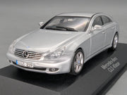 Modellautos 1:43 Minichamps Mercedes Benz CLS-Klasse mit Dealer OVP