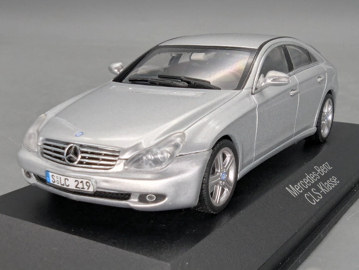 Modellautos 1:43 Minichamps Mercedes Benz CLS-Klasse mit Dealer OVP