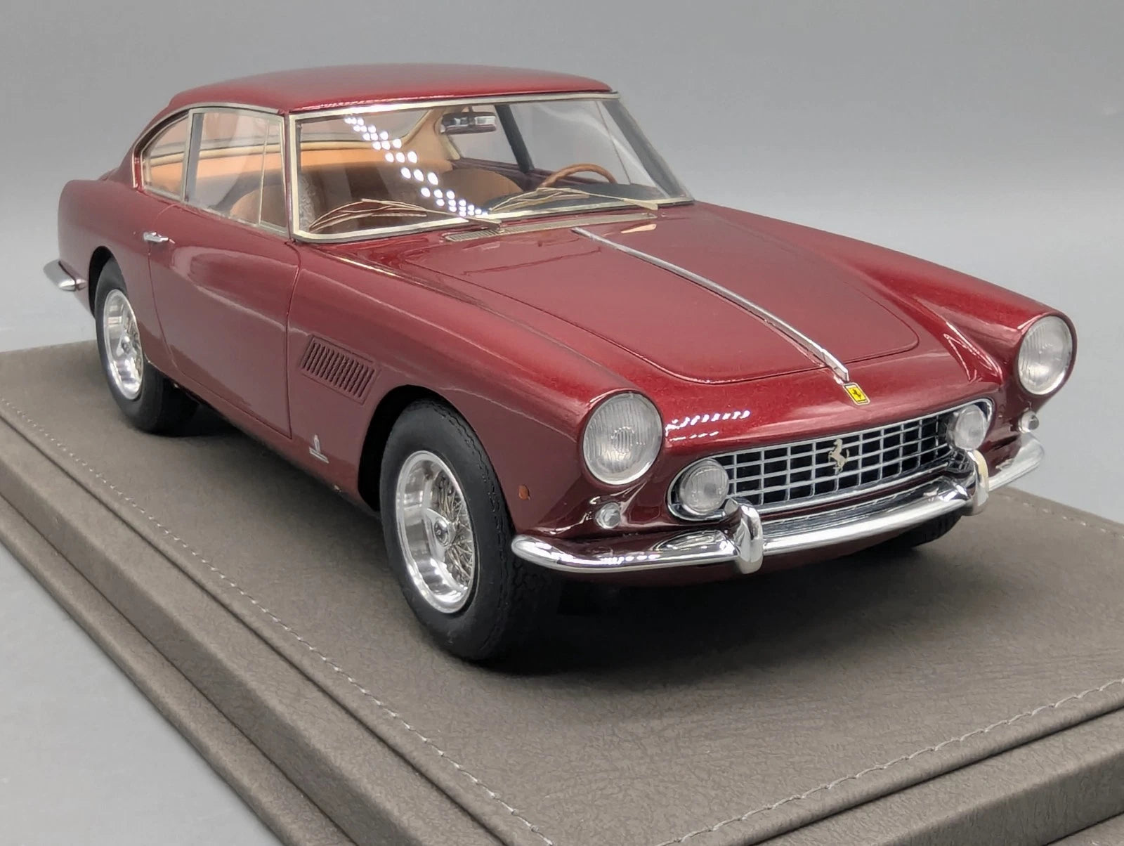 Modellautos 1:18 BBR Ferrari 250 GTE 2+2 1960 Ltd 01/63 Lederplatte Vitrine OVP