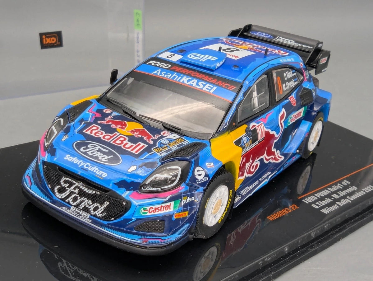 Modellautos 1:43 Ixo Ford Puma Rally1 Winner Rally Sweden 2023 #8 mit Vitrine