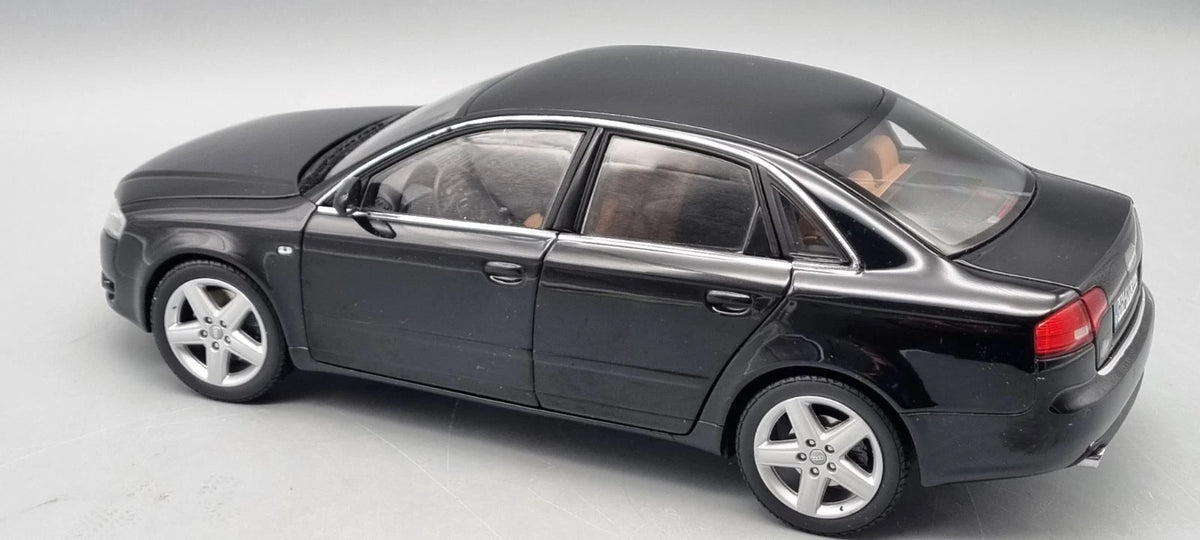 Modellautos 1:18 Minichamps Audi Collection Audi A4 schwarz OVP