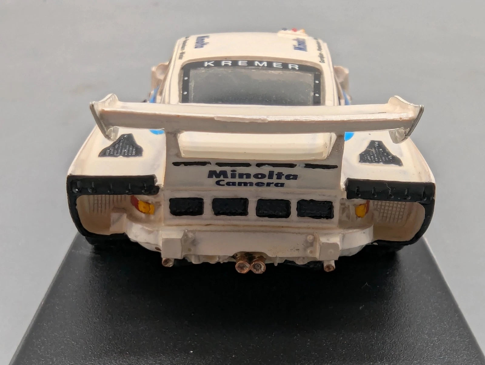 Modellautos 1:43 Starter Kremer Porsche 935 K3 24h Le Mans 1979 #45 Vitrine