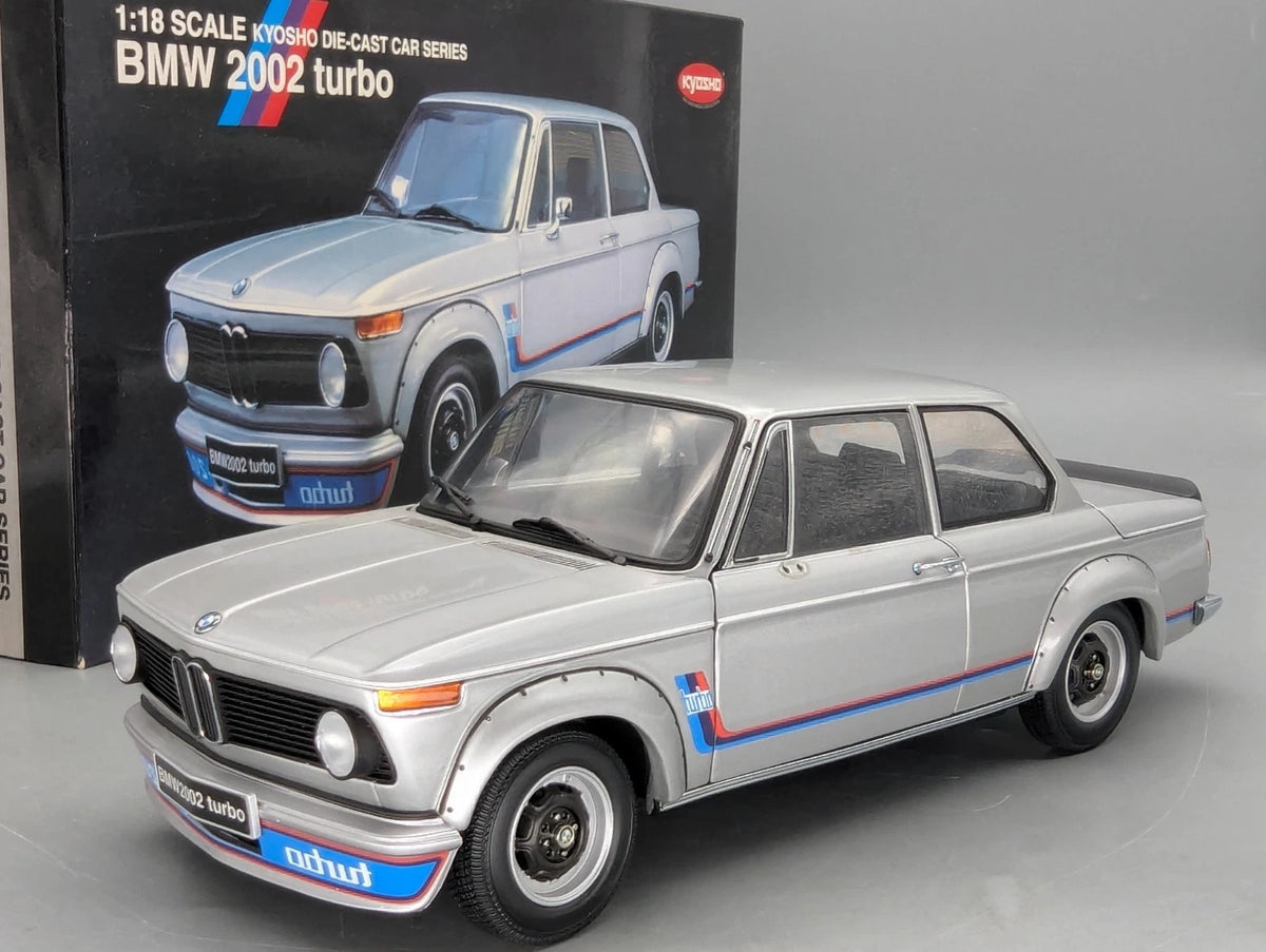 Modellautos 1:18 Kyosho BMW 2002 Turbo Silber mit OVP
