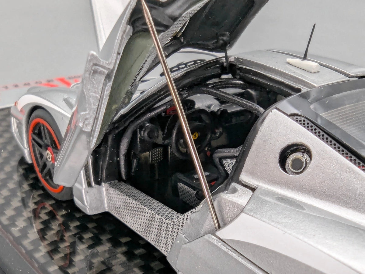 Modellautos 1:43 MR Ferrari FXX mit Open Door Funktion 55/100 Silber mit OVP