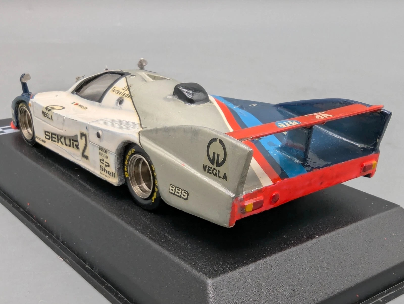 Modellautos 1:43 Mini Racing Porsche 936 C Team Joest WINNER DRM 1982 #2 Vitrine