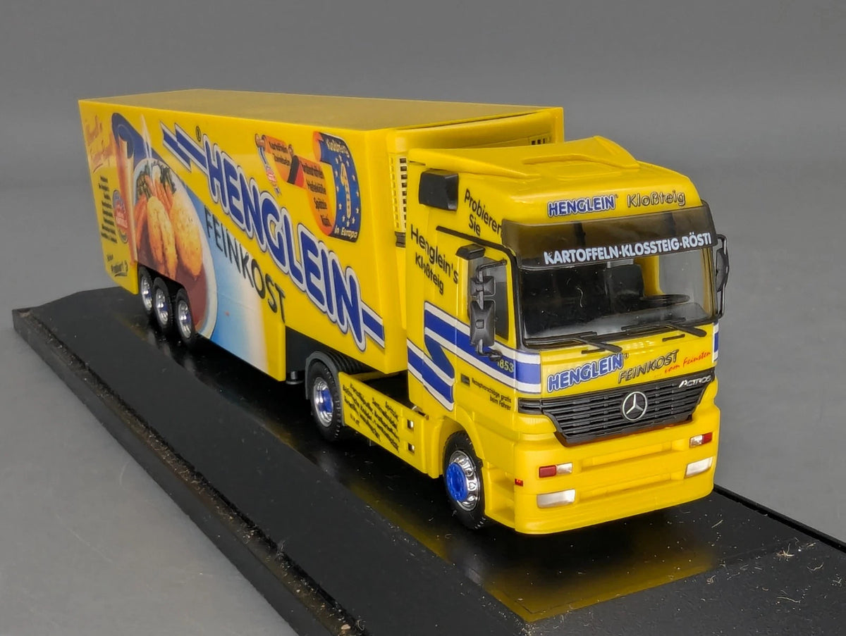 Lkw Modell 1:87 Herpa Mercedes Benz Actros Euro-KK-SZ Henglein mit Vitrine