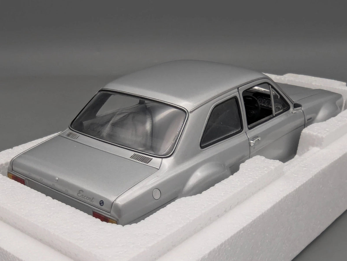 Modellautos 1:18 Minichamps Ford Escort I RS 1600 AVO 1970 Rechtslenker mit OVP