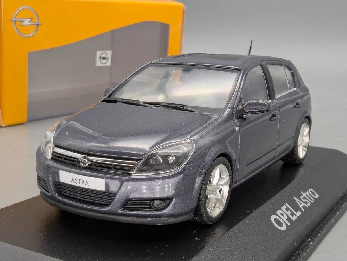 Modellautos 1:43 Minichamps Opel Astra Blau Grau Metallic mit Dealer OVP