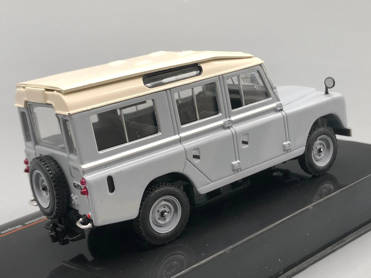 Modellautos 1:43 IXO Land Rover Series III 109 Station Wagon in Vitrine