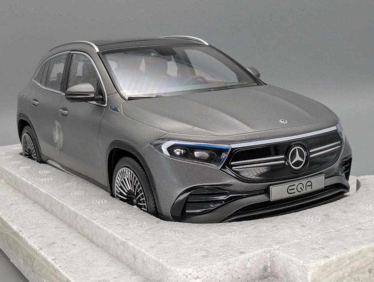 Modellautos 1:18 NZG Mercedes Benz EQA Designo Mountain Grau Magno Dealer OVP