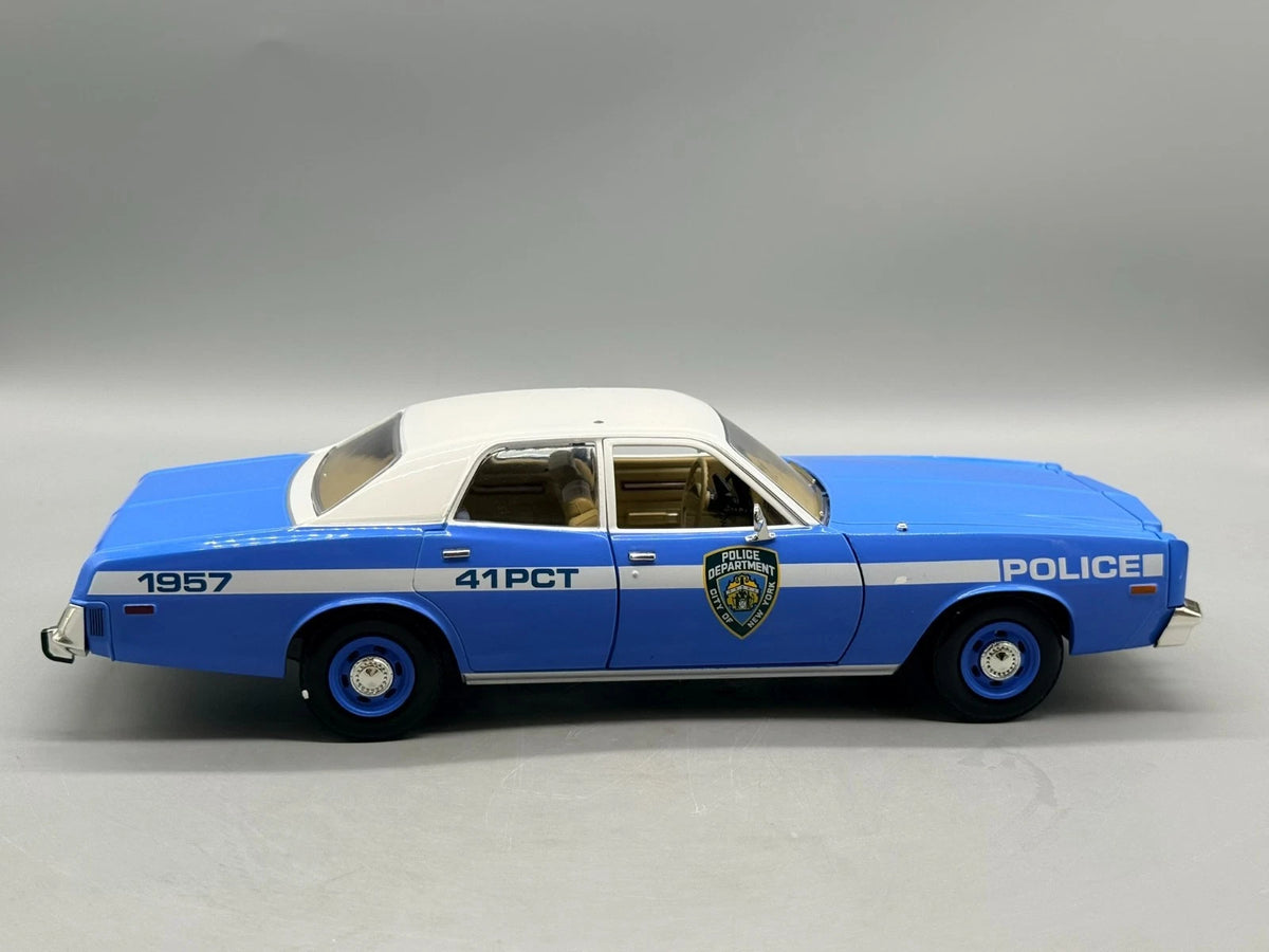 Modellautos 1:18 Greenlight Dodge Monaco NYPD 1978 OVP
