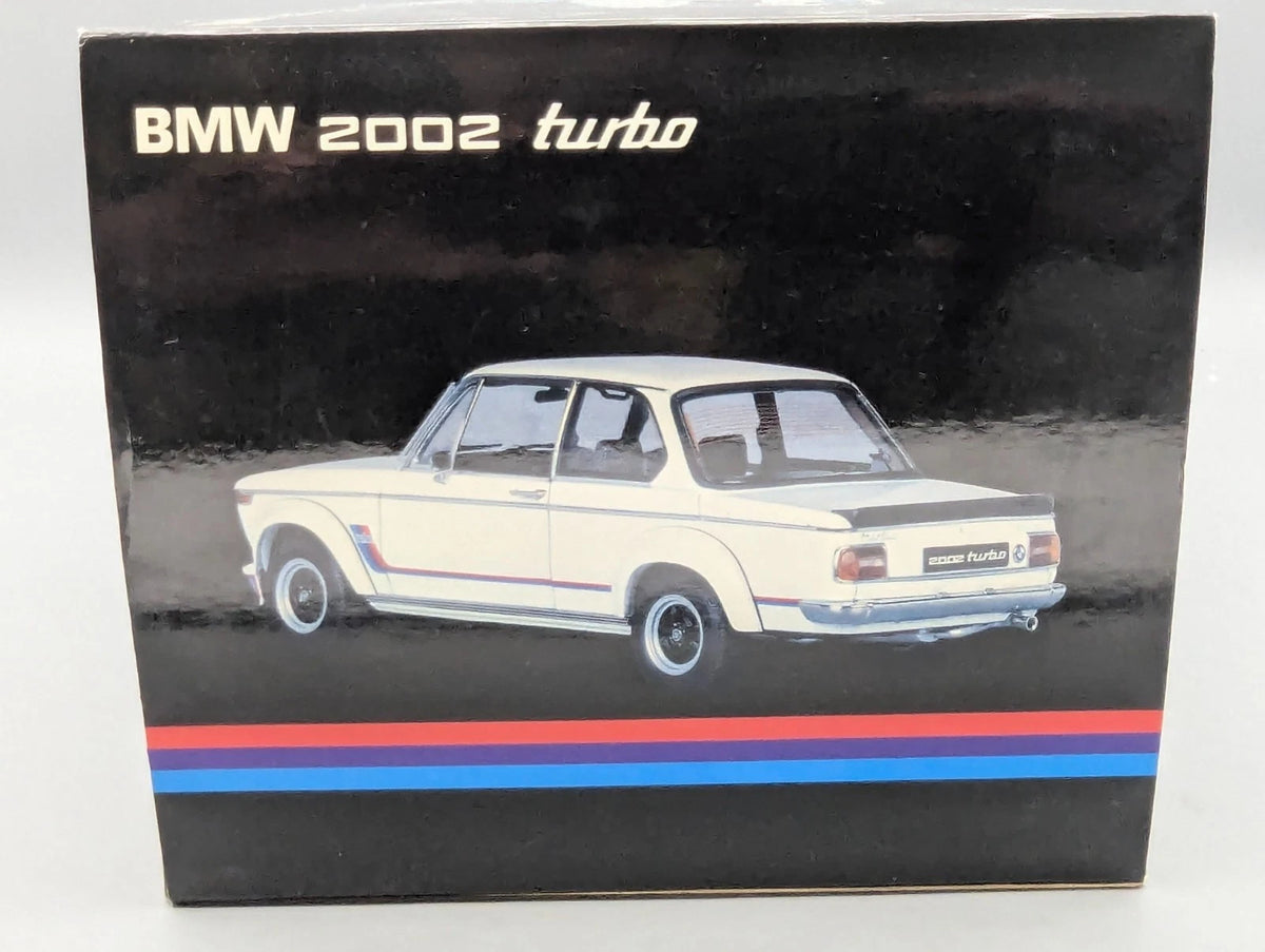 Modellautos 1:18 AUTOart Millenium 70501 BMW 2002 Turbo White mit OVP