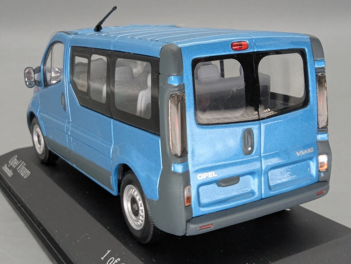 Modellautos 1:43 Minichamps Opel Vivaro Break Breezeblau Blau mit OVP