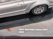 Modellautos 1:43 Ixo Ford Mustang Saleen S281 2005 mit Vitrine