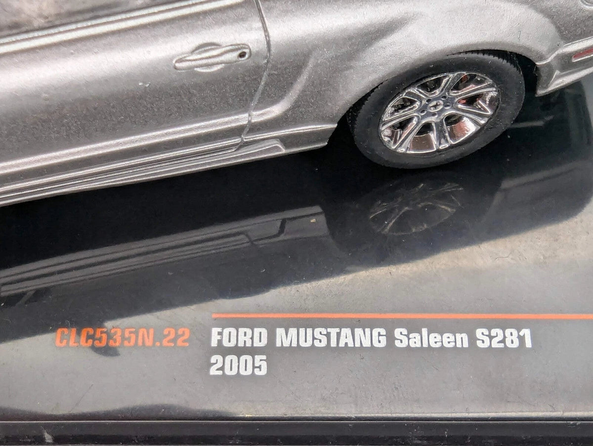 Modellautos 1:43 Ixo Ford Mustang Saleen S281 2005 mit Vitrine