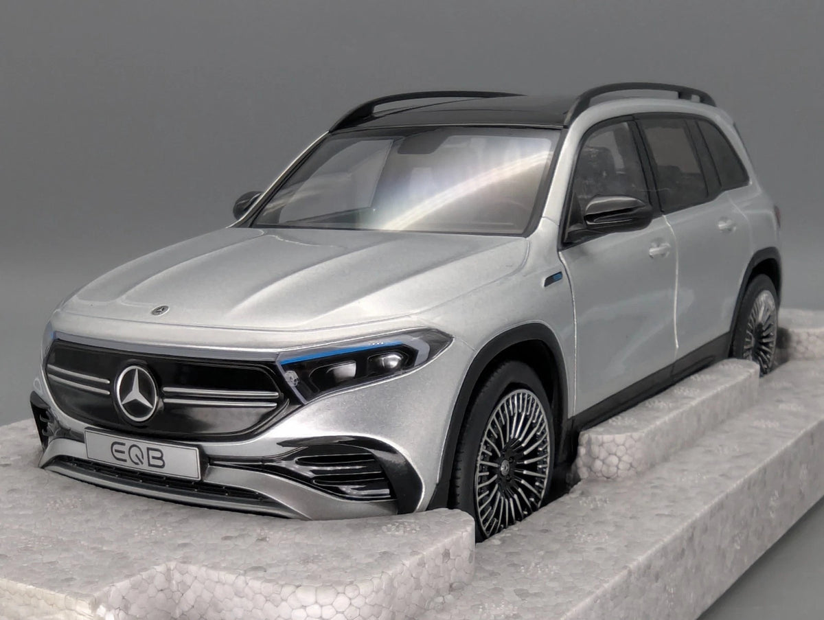 Modellautos 1:18 NZG Mercedes Benz EQB Iridiumsilber mit Dealer OVP