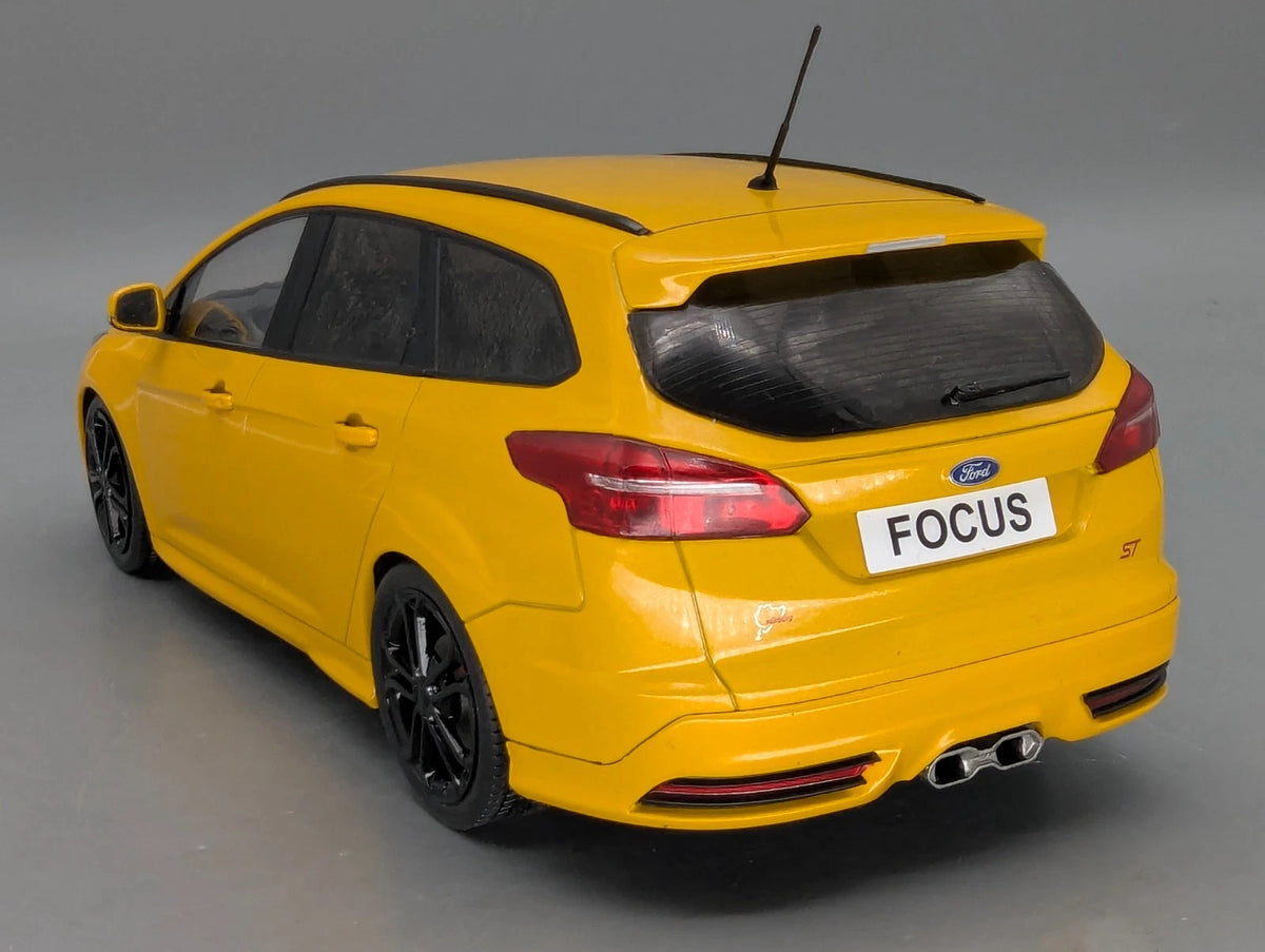 Modellautos 1:18 MCG Modelcar Group 18464 Ford Focus ST Estate Gelb mit Vitrine