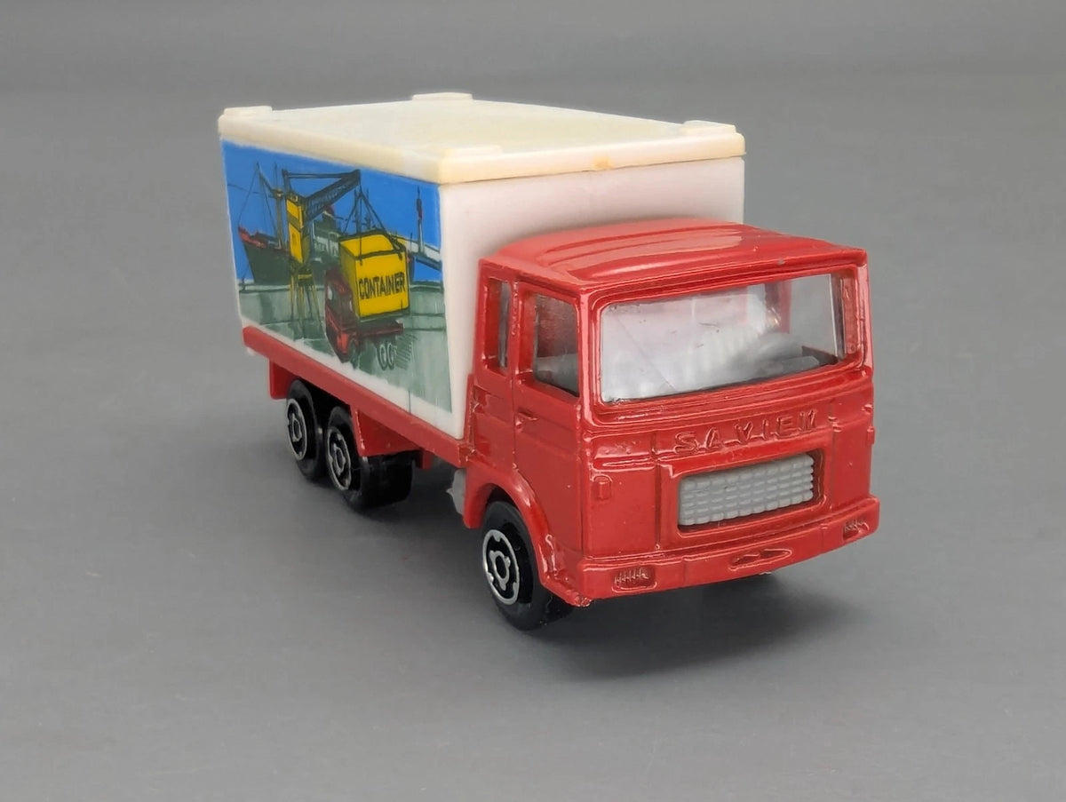 Modellautos 1:100 Majorette 214 Saviem Container + Original Majorette Vitrine