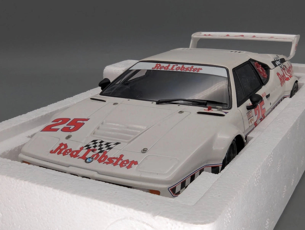 Modellautos 1:18 Minichamps BMW M1 Red Lobster WINNER Riverside 1981 #25 mit OVP