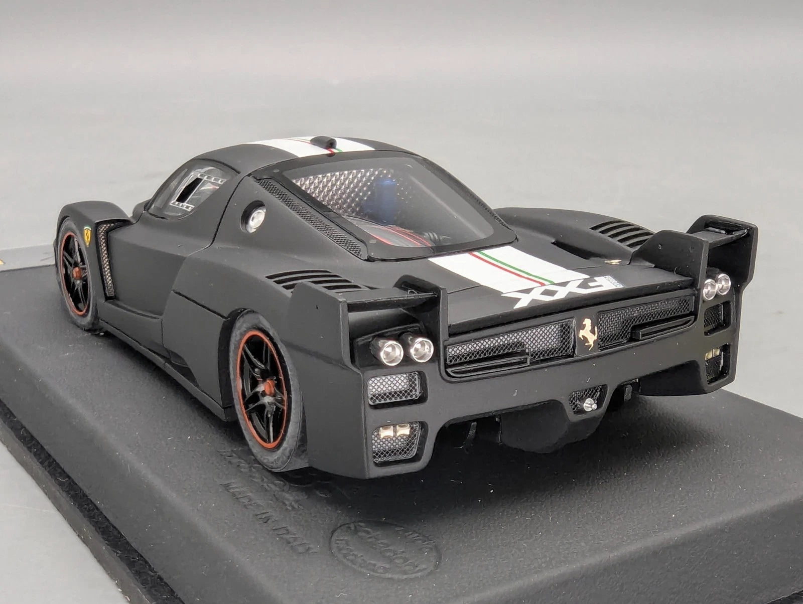 Modellautos 1:43 BBR Ferrari FXX  2006 Black Matt Ltd 19/20 mit Vitrine und OVP