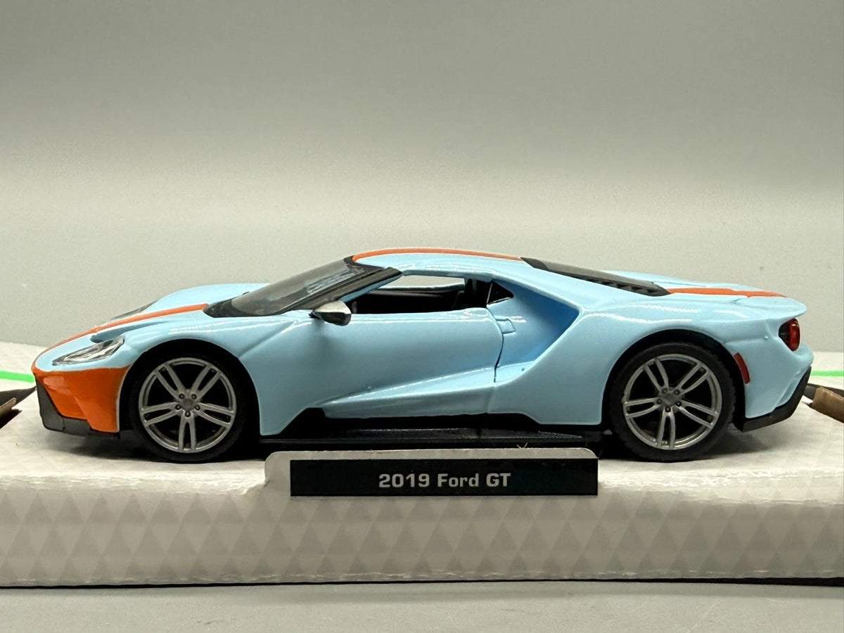 Modellautos 1:32 Bburago 2019 Ford GT mit OVP