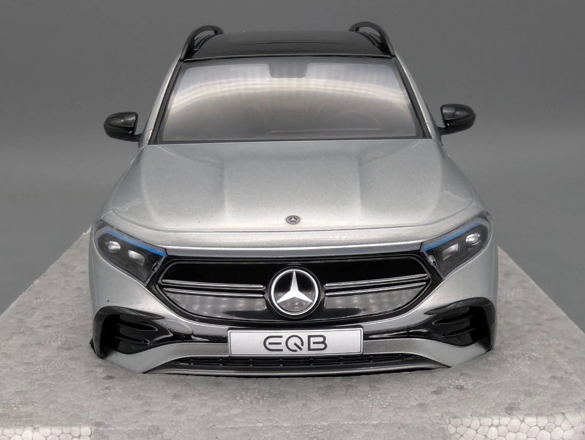 Modellautos 1:18 NZG Mercedes Benz EQB Iridiumsilber mit Dealer OVP
