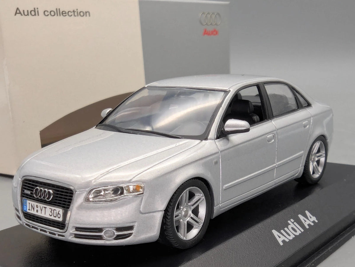 Modellautos 1:43 Minichamps Audi A4  3.2 Quattro 6-Gang Eissilber mit Dealer OVP