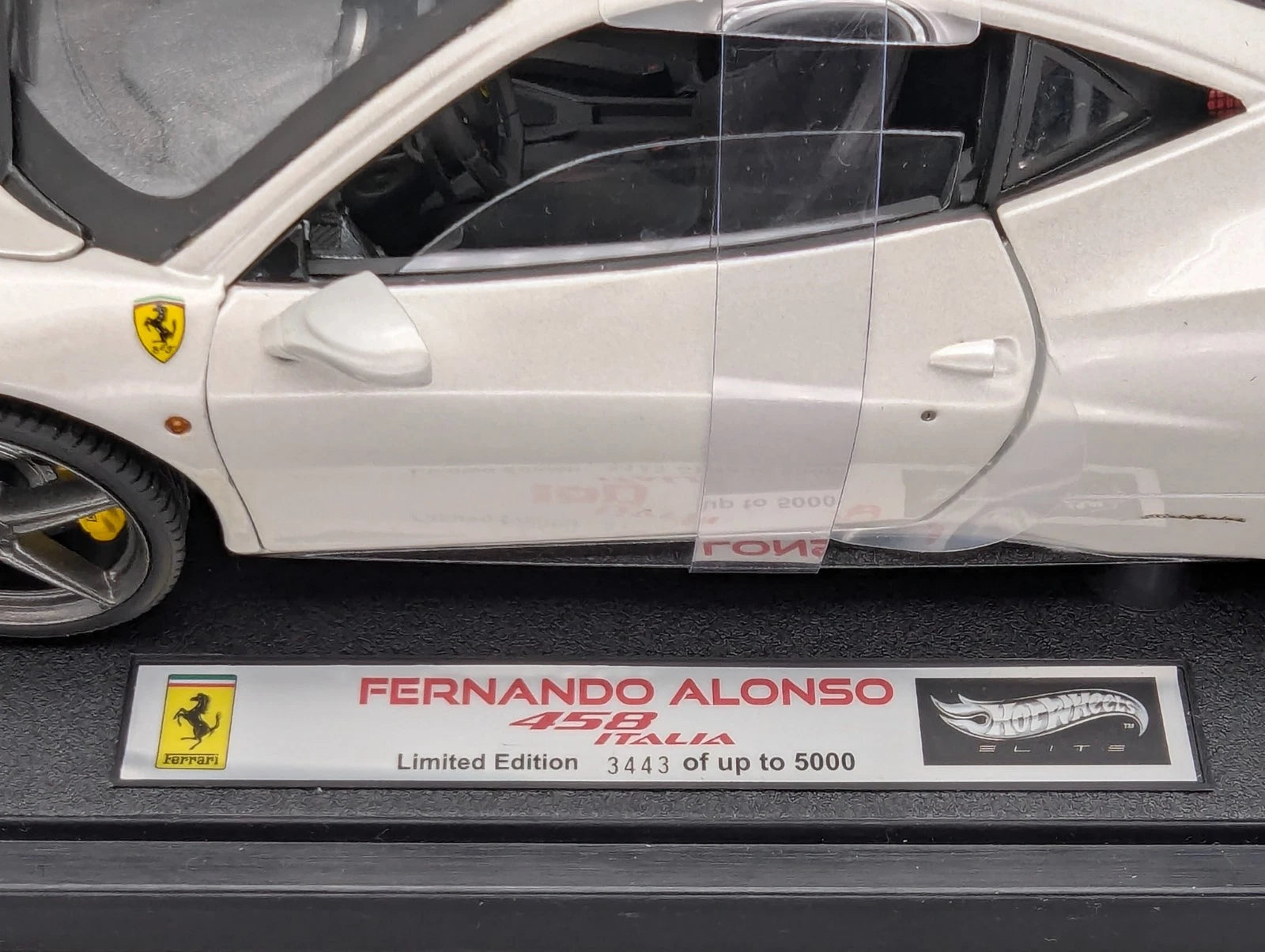 Modellautos 1:18 Hot Wheels Elite Ferrari 458 Italia Fernando Alonso mit OVP