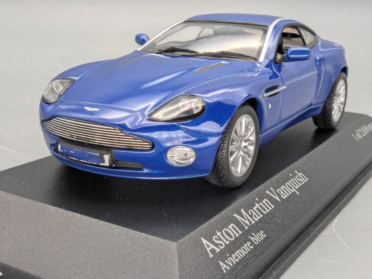 Modellautos 1:43 Minichamps Aston Martin Vanquish 2002 Blau Metallic mit OVP