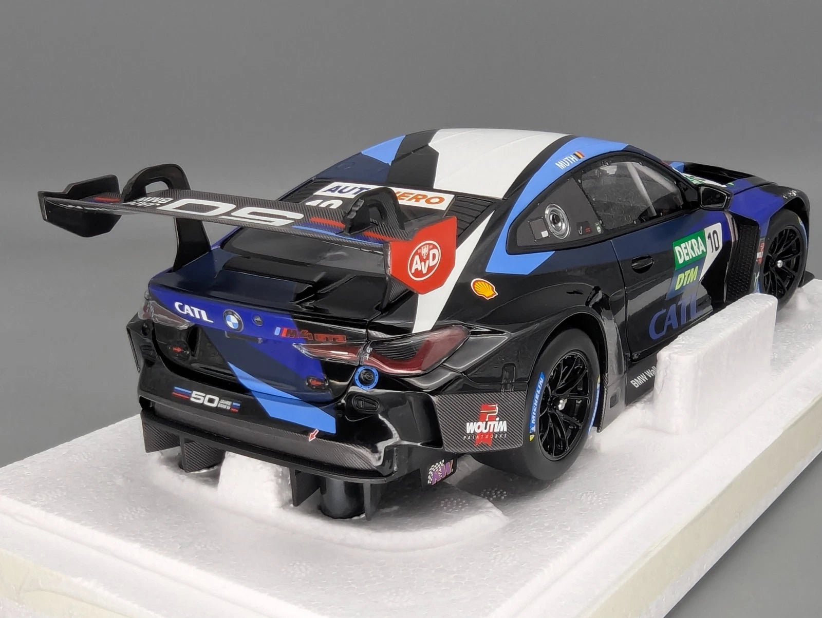 Modellautos 1:18 Minichamps BMW M4 GT3 DTM 2022 Walkenhorst #10 E. Muth mit OVP