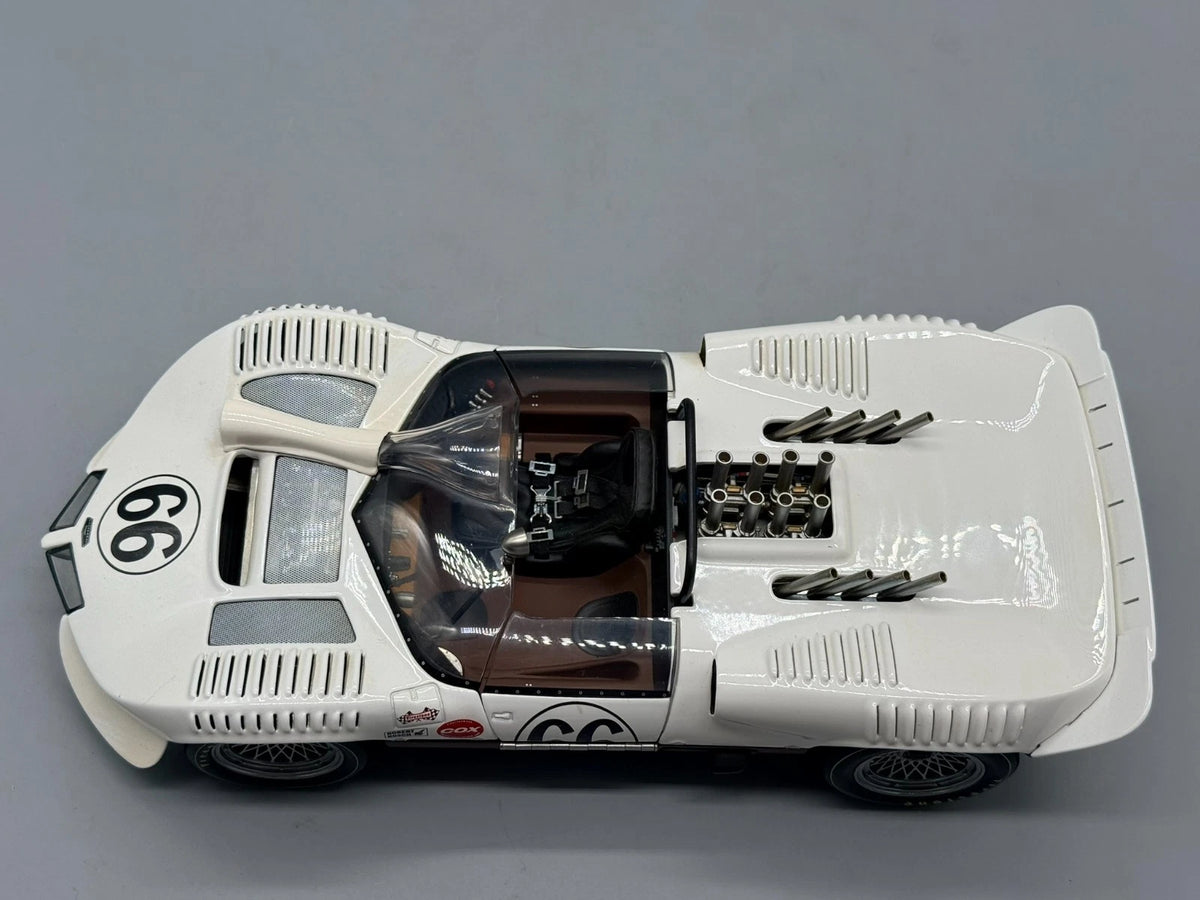 Modellautos 1:18 AUTOart Millennium Chaparral 2 #66 mit OVP