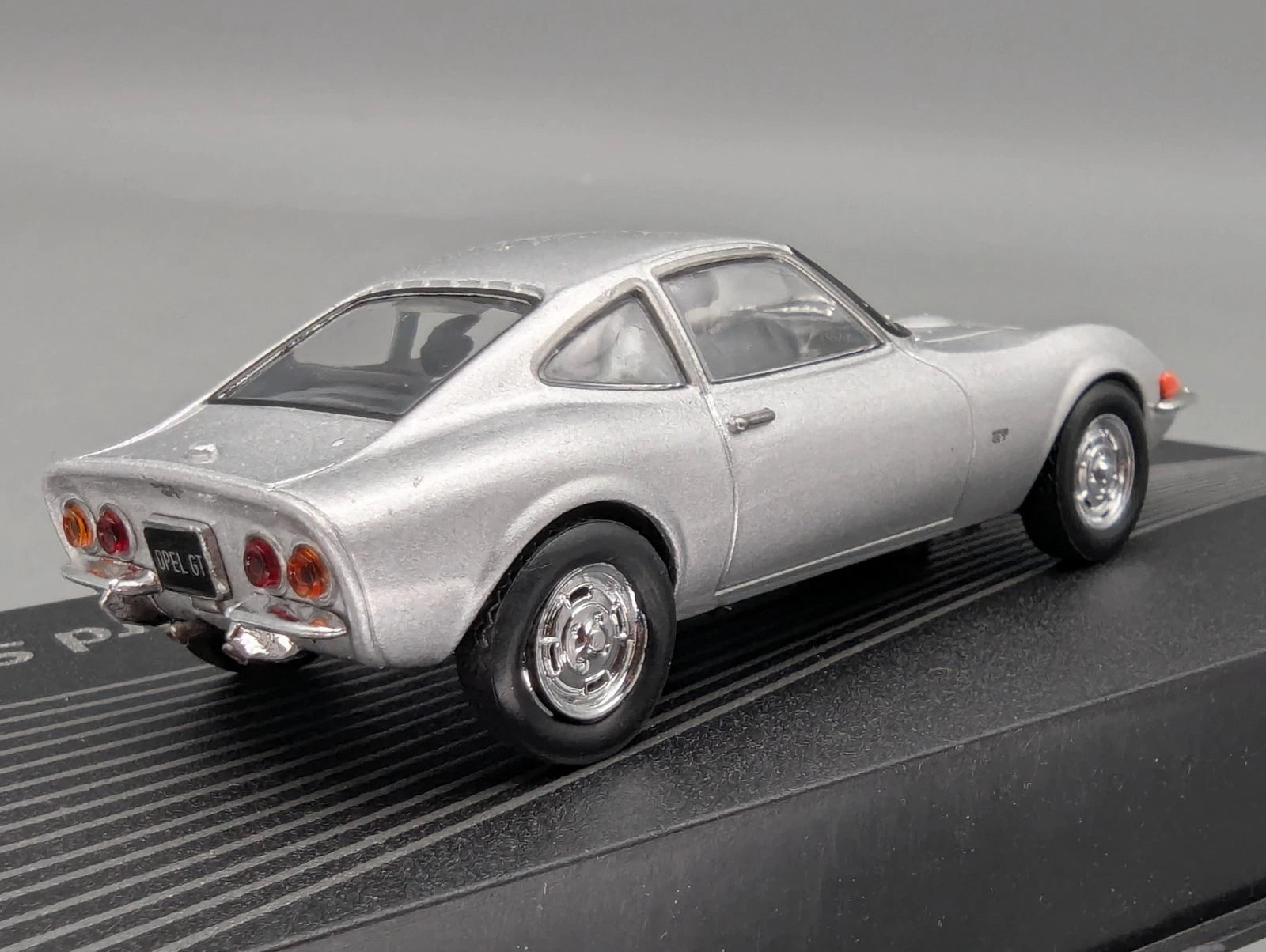 Modellautos 1:43 Ixo für Eaglemoss Opel Collection GT Erhard Schnell Vitrine