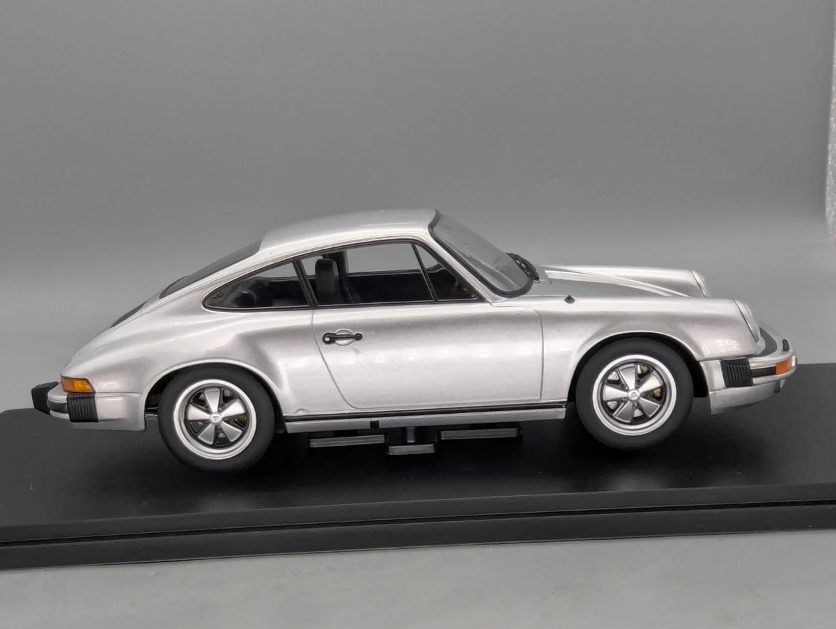 Modellautos 1:18 KK-Scale Porsche 911 Carrera Coupe 3.0 1977 Silber mit OVP