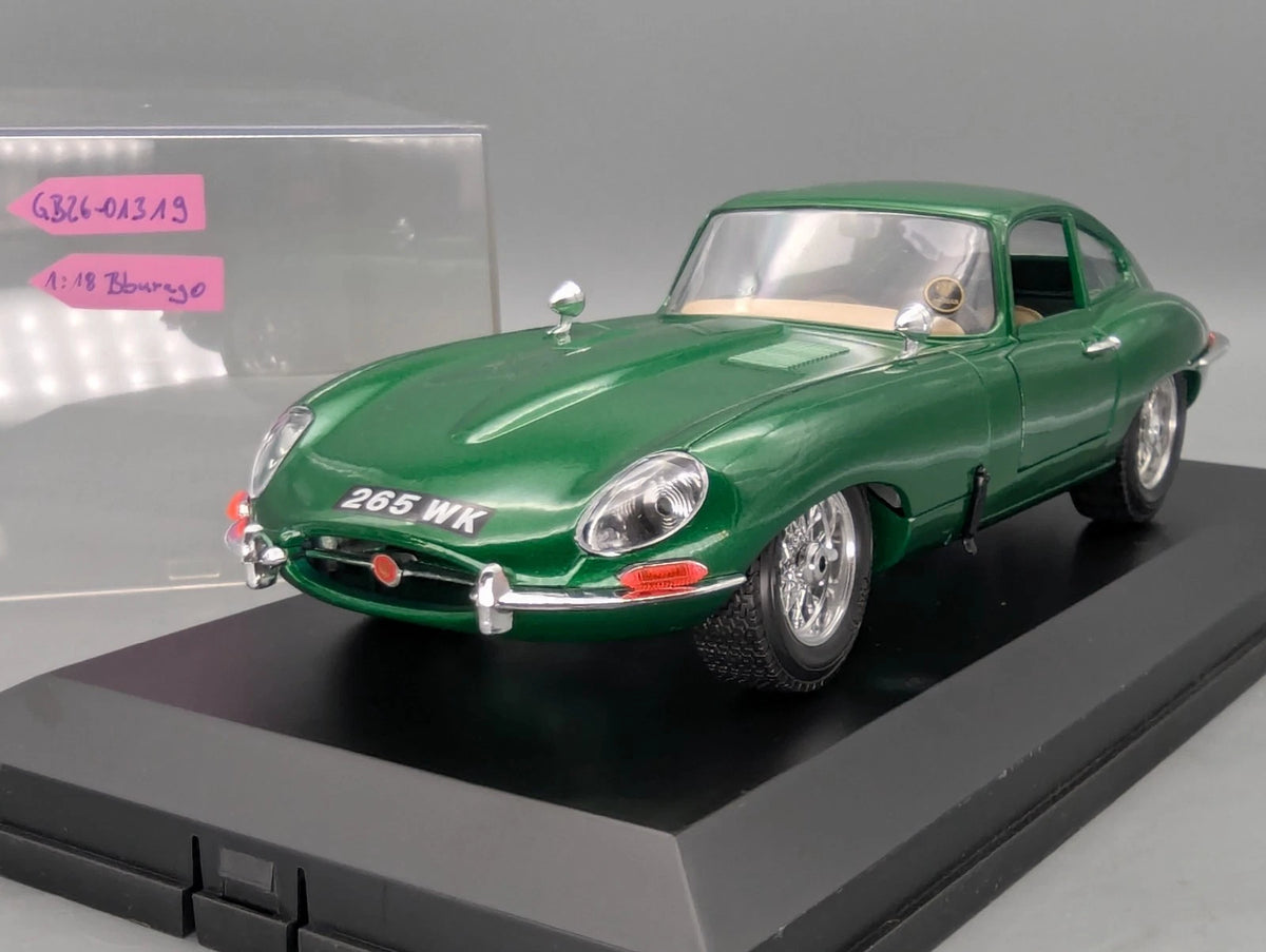 Modellautos 1:18 Bburago Jaguar E 1961 Metallic Grün mit Vitrine