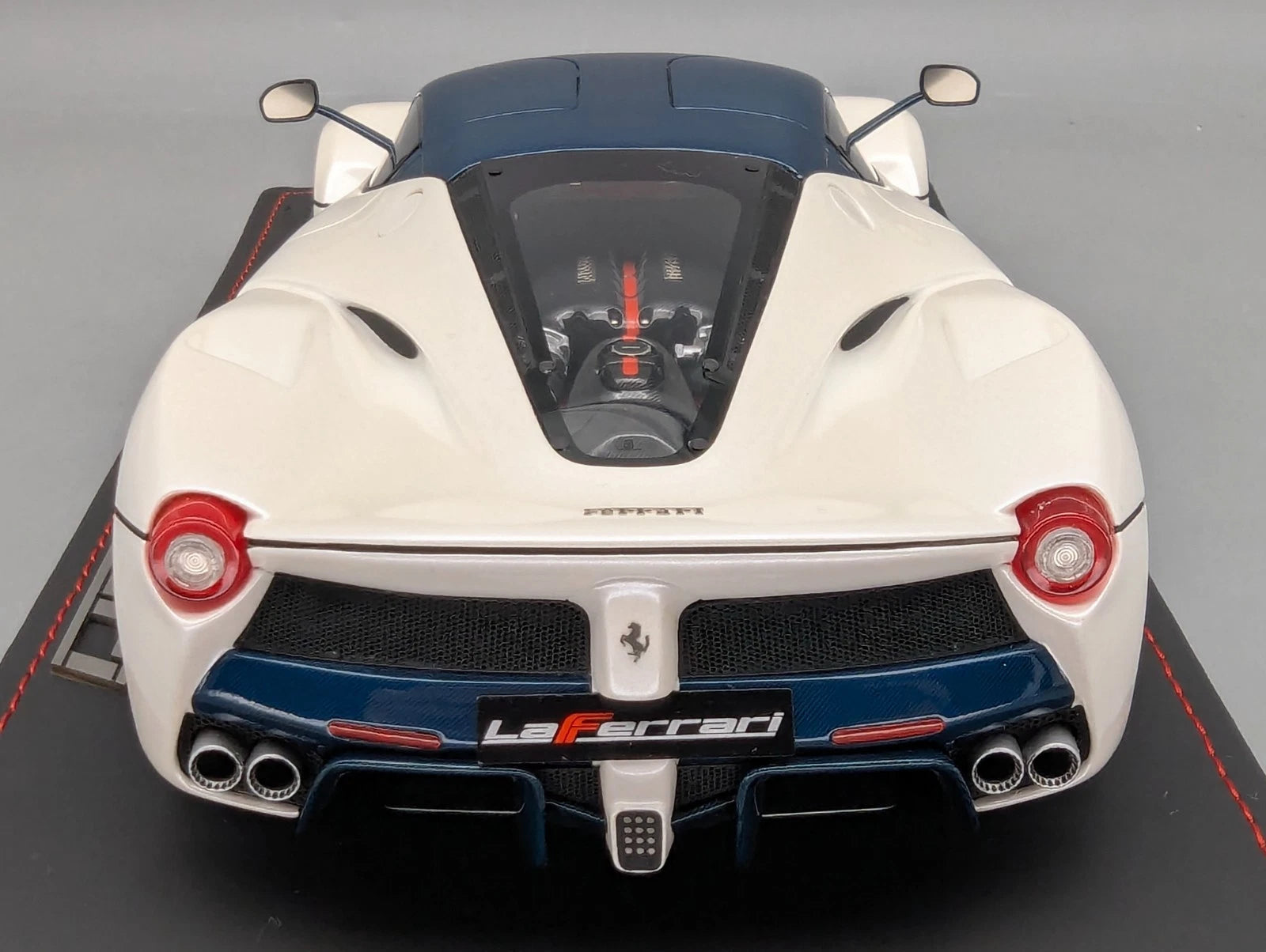 Modellautos 1:18 BBR Ferrari LaFerrari Italian White Ltd 12/20 mit Vitrine OVP