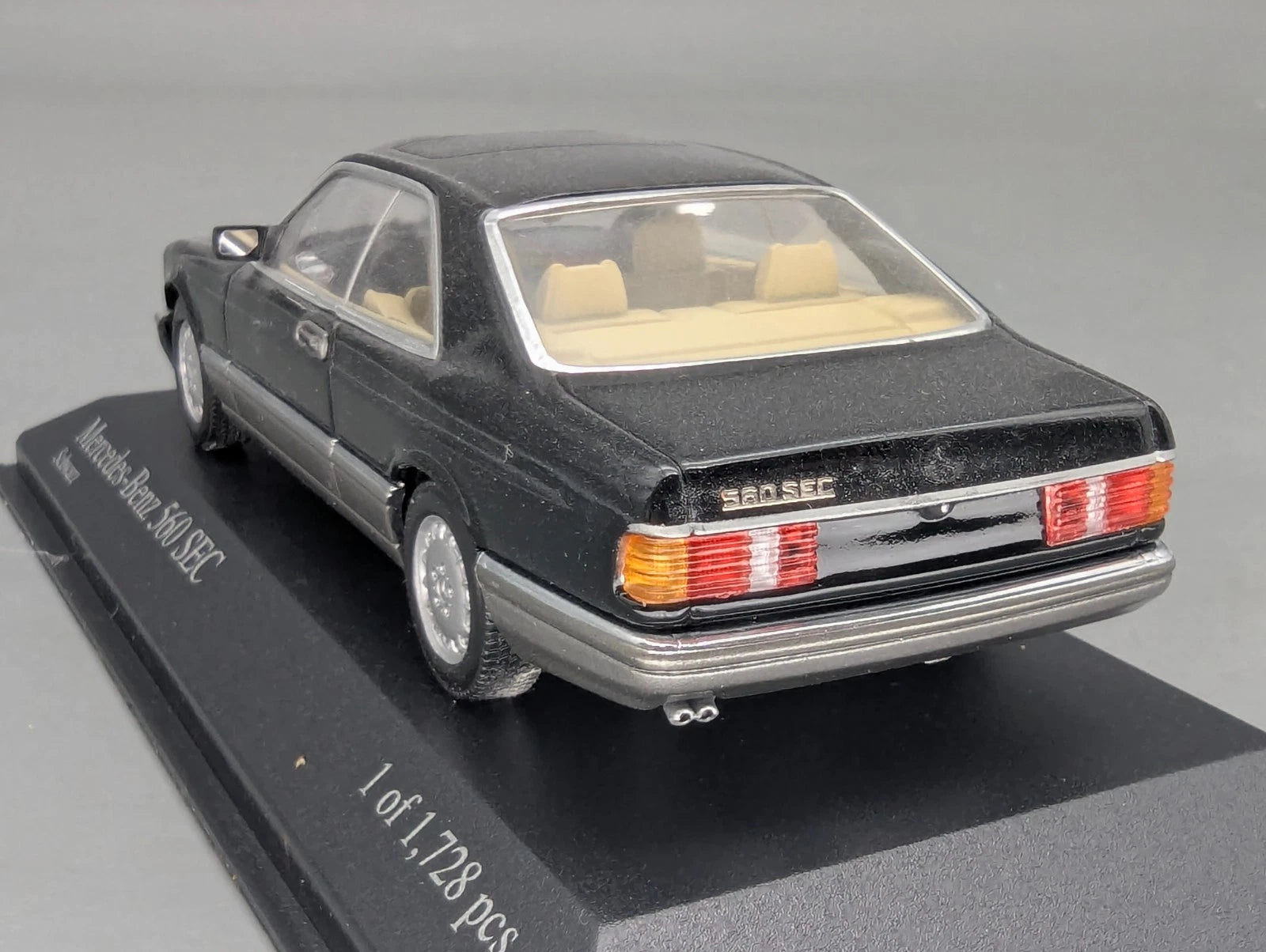 Modellautos 1:43 Minichamps Mercedes Benz 560 SEC 1986 Schwarz mit OVP